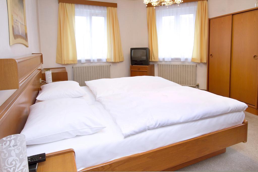 Hotel Zur Sonne Korneuburg Rum bild
